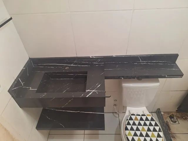 Black porcelain washbasin.