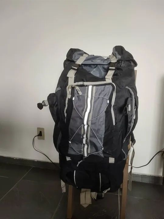 Mochila de Viagem - Camping - Grande e Resistente.