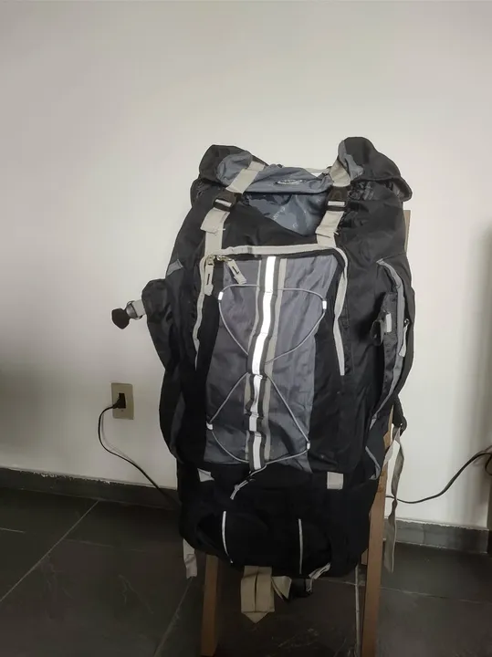 Mochila de Viagem - Camping - Grande e Resistente.