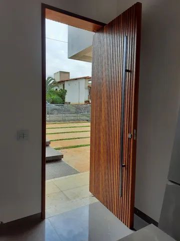 Porta pivotante estruturada madeira64850234043777120