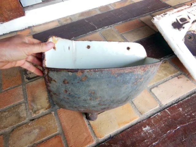 Cuba e Mictório Antigos de Ferro Esmaltado Cada 280,00 - Foto 5