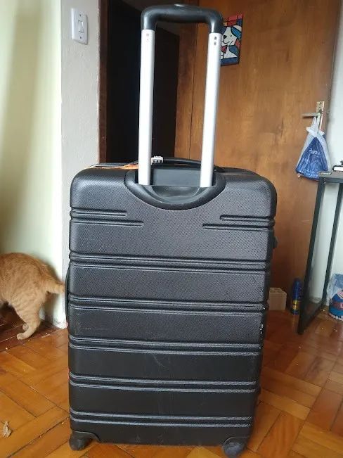 Mala rígida, preta com rodinhas - Foto 2