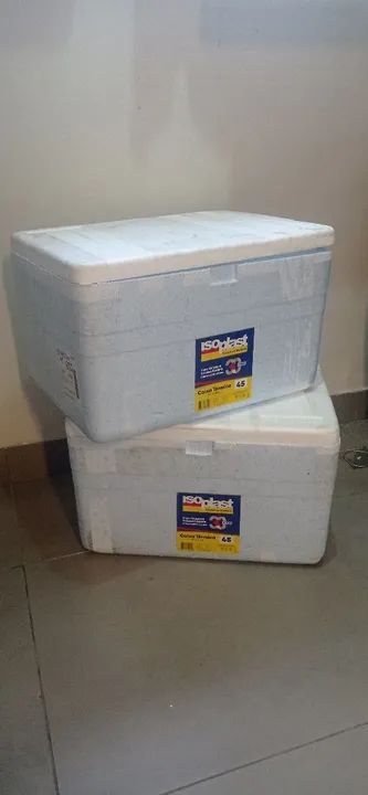 Caixa térmica, todas novas, usada uma única vez, R$25,00 casa, 45 litros - Foto 4