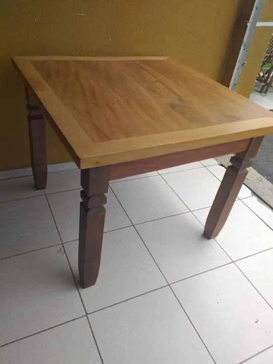 Mesa 1,50 x 1,50 pé chinês Peroba Maquinado