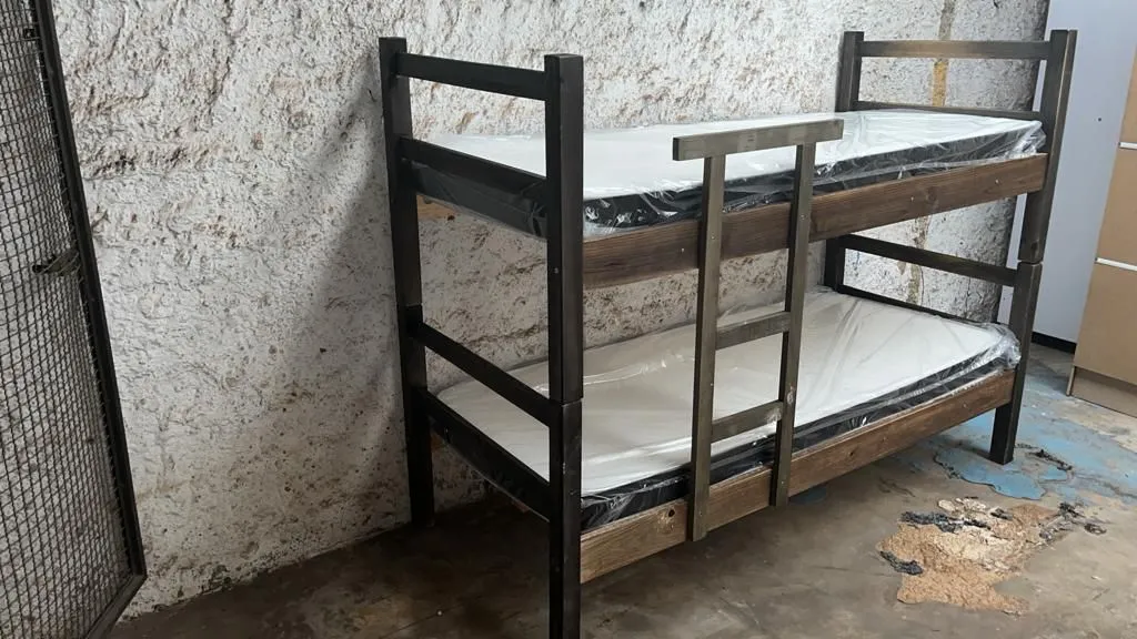 Beliche com colchão tudo novo