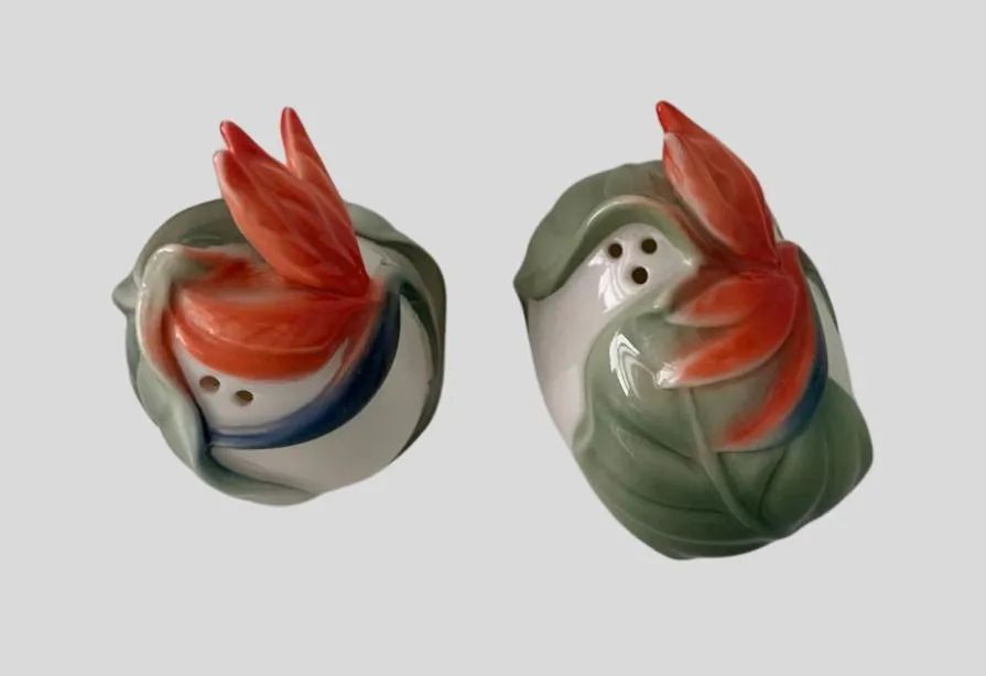 Par de Saleiros de Cerâmica em Forma de Flor