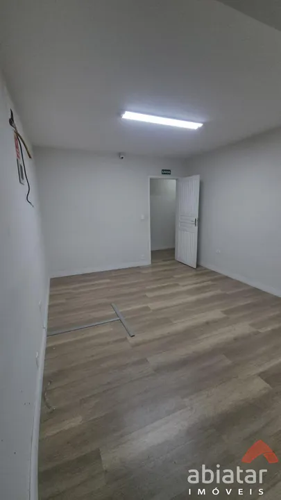 Sala 30 mts² comercial com 1 baheiro para locação na Kizaemon Takeuti - Taboão da Serra -
