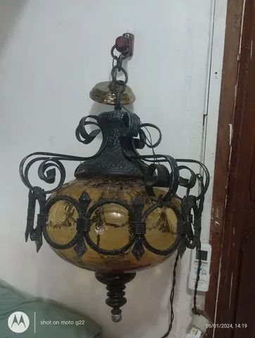 Lustre de alumínio antigo medieval 