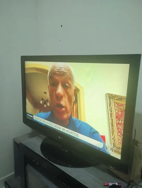 TV LCD 42 polegadas. NÃO É SMARTV..Entrego!