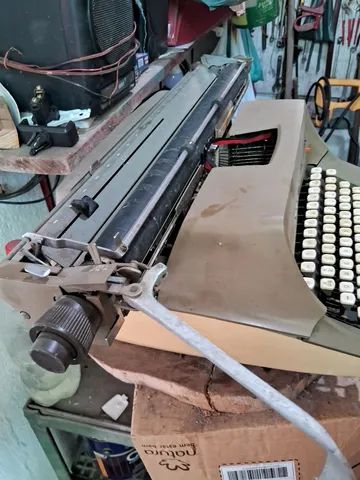 Maquina de datilografia antiga. - Foto 3
