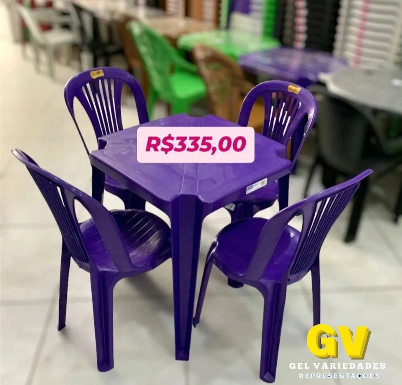 Conjunto Mesa e Cadeiras Plástico - R$335,00