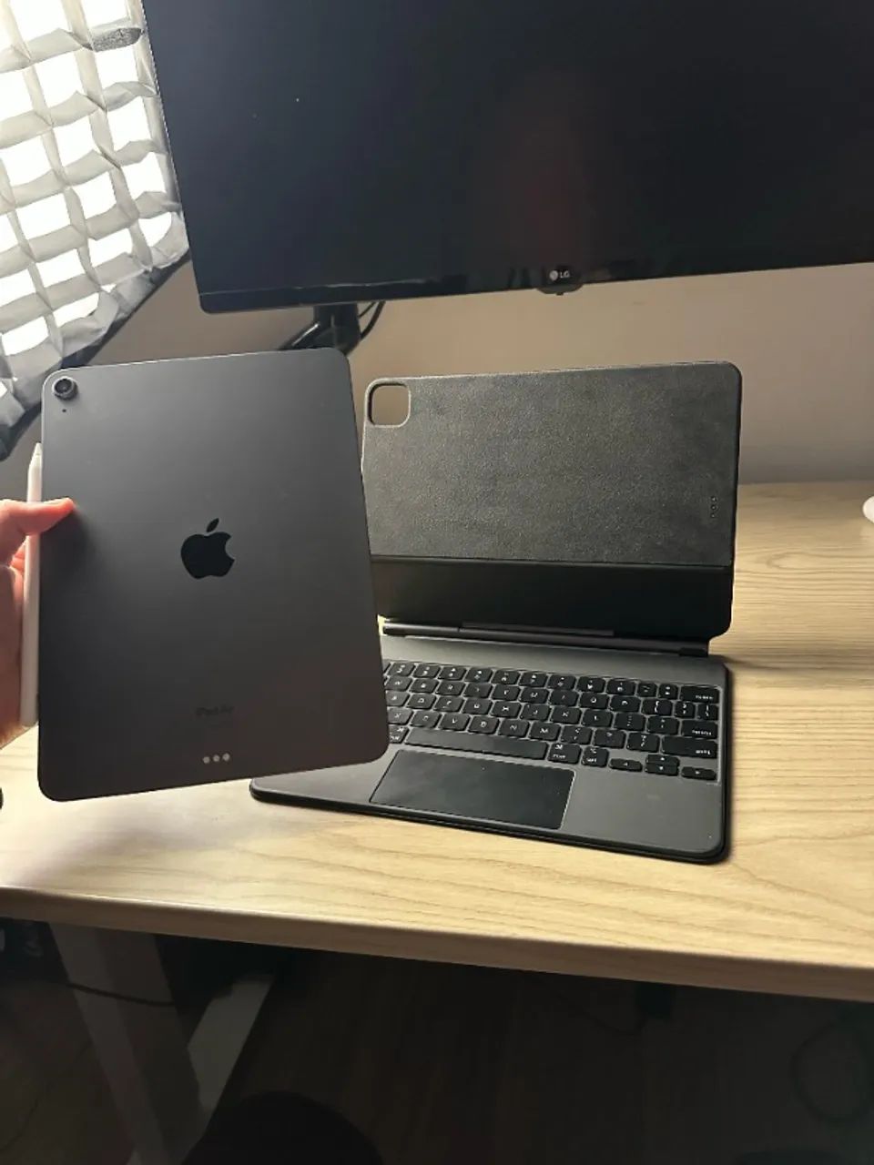 iPad Air (5ª geração) 256 GB Wi-Fi + teclado Apple (Magic Keyboard