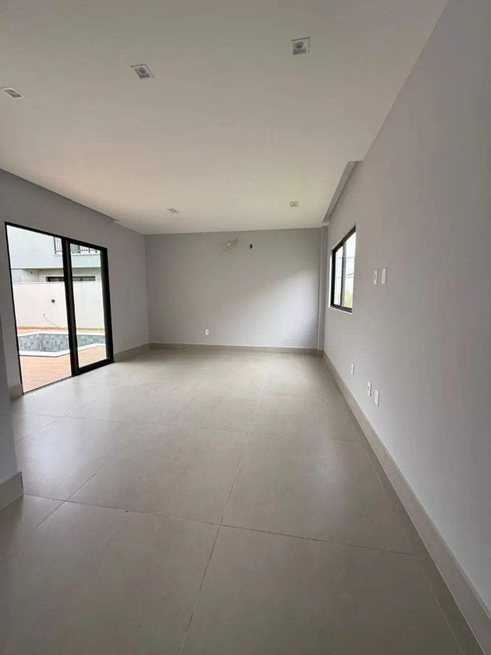 Jardins Amsterdã - Casa Térrea 4/4 sendo 4 suítes de 260 m², 4 vagas por 1.300.000,00 - Foto 6