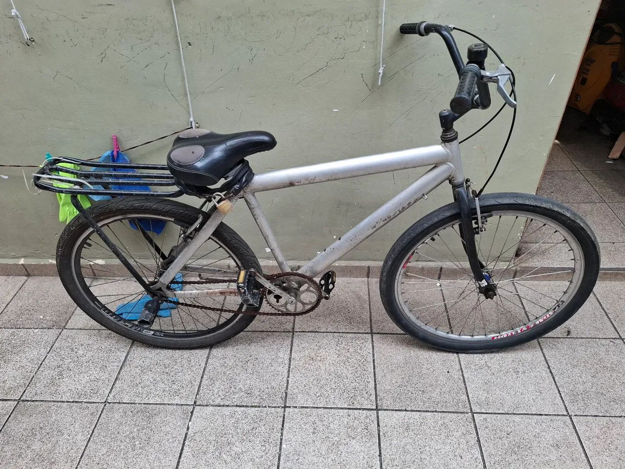 Bicicleta aro 26 usada - em bom estado