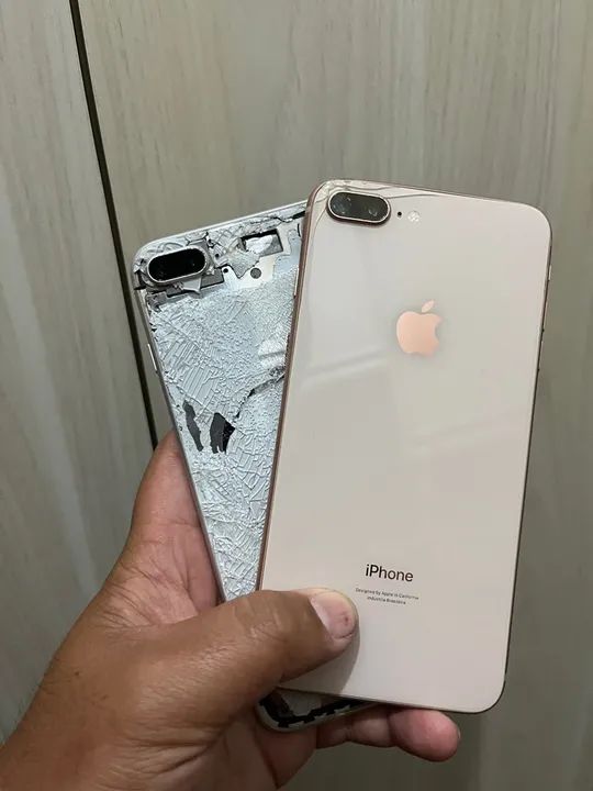 Dois iPhone 8 Plus