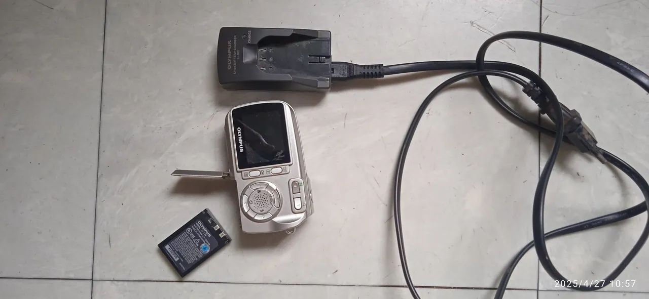 Olympus 4.0 Megapixel Digital Camera64290077609985124