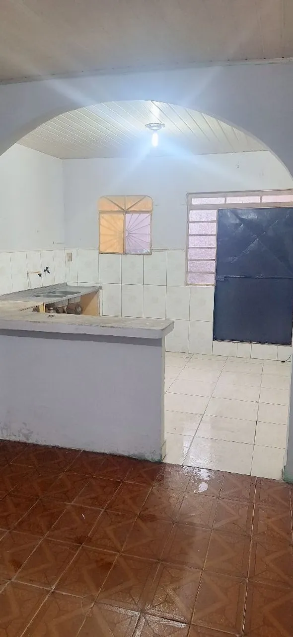 Aluga se apartamento no Alvorada 2 bem localizado próximo Av J