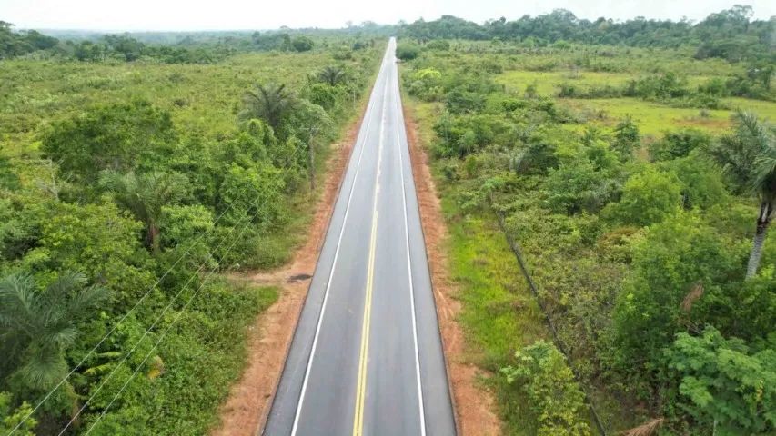 Sítio 900 x 2.500 no Rio Preto da Eva  600.000