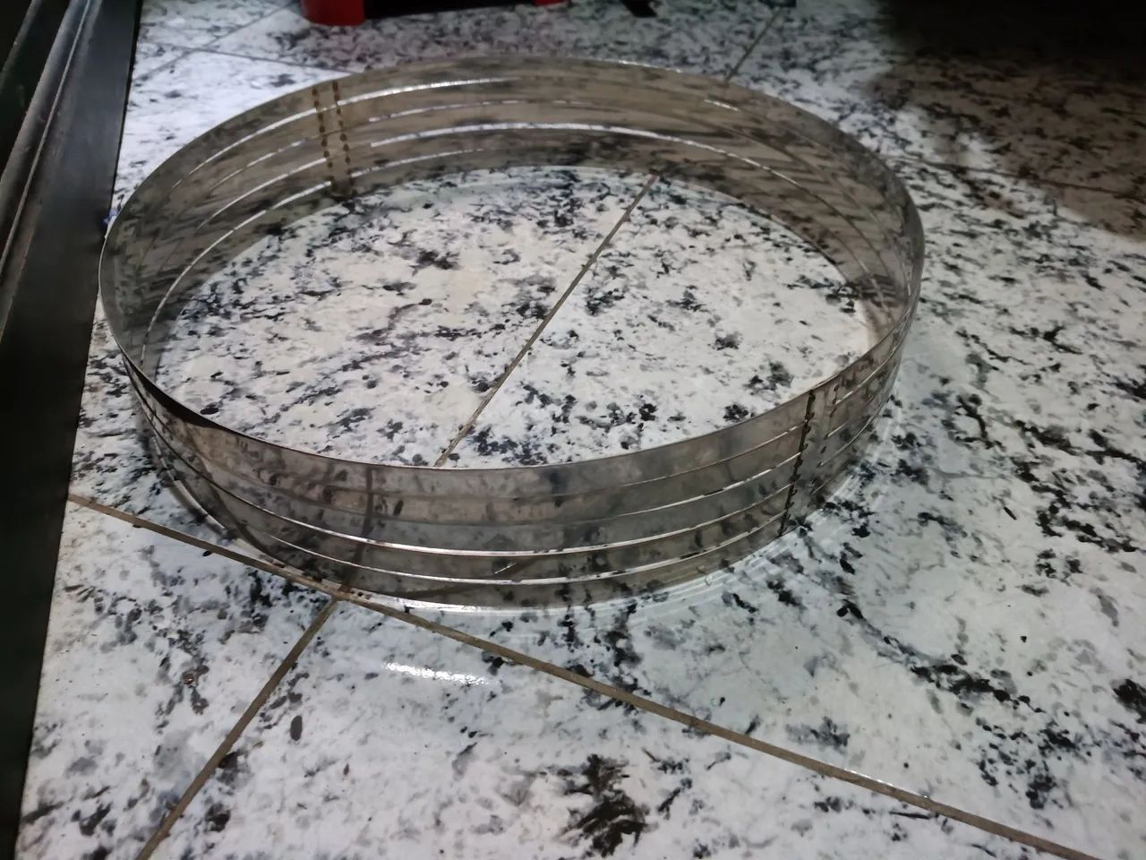 Aro cortador de bolo em camadas 40 cm  - Foto 2