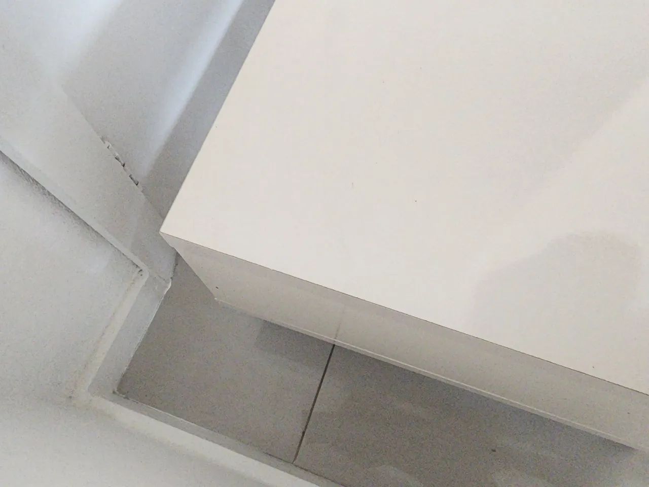 Mesa de centro moderna com design clean - Foto 5