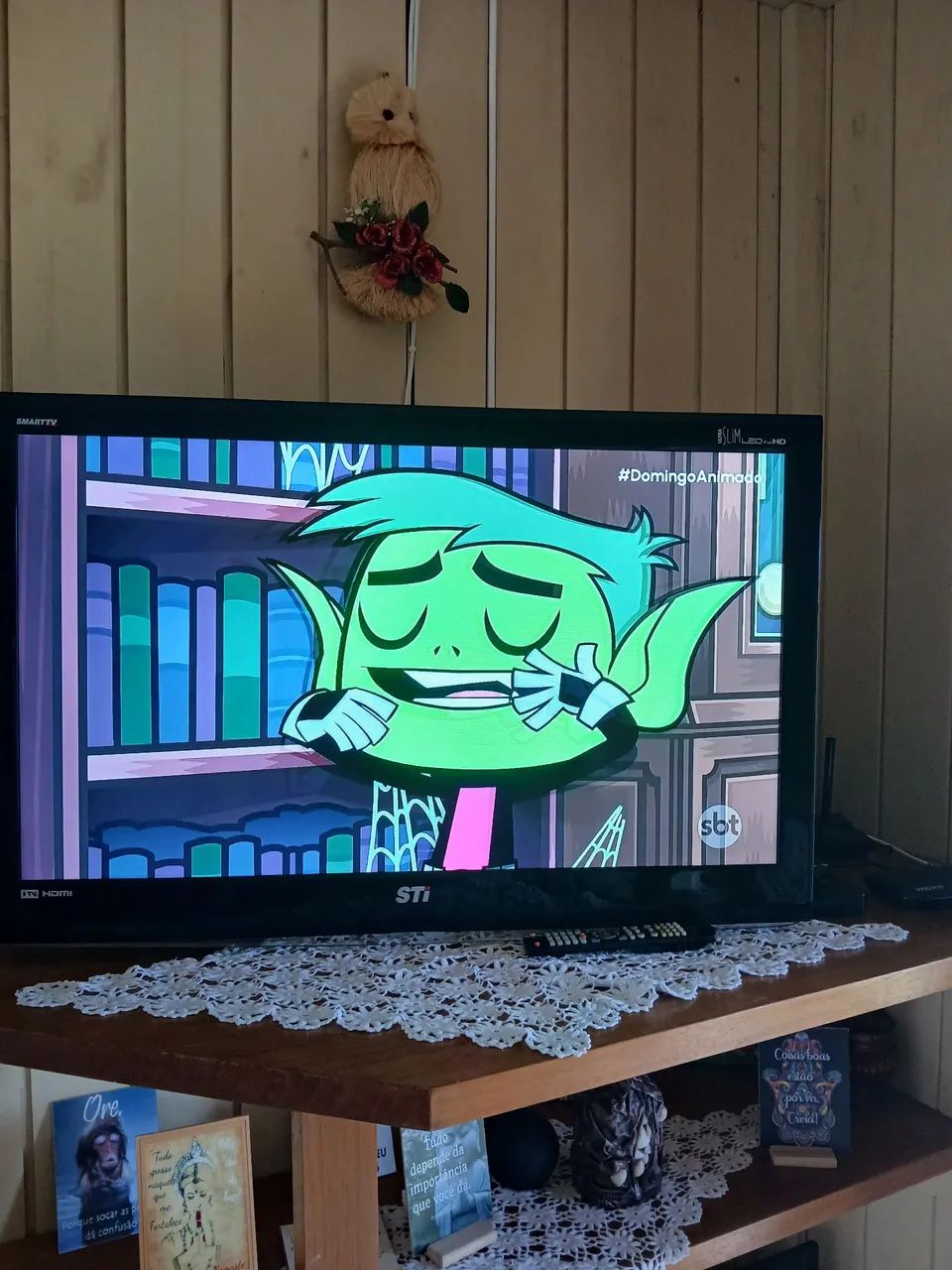 Vendo Tv Semp Toshiba 43",acompanha suporte articulado  - Foto 2