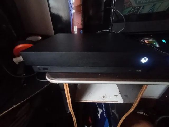 Xbox one x 1tb 4k 1440p 120hz - Foto 2