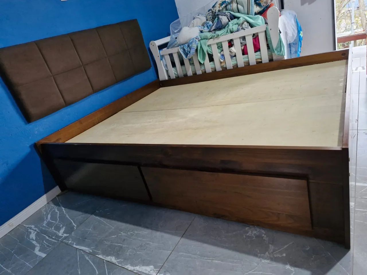 Cama Queen de madeira maciça  - Foto 2