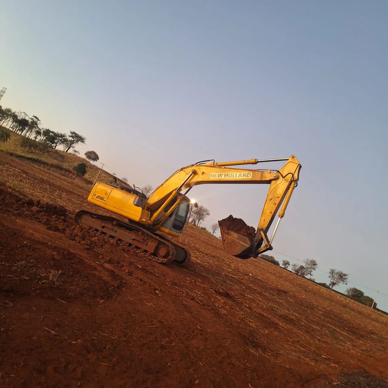 Escavadeira New Holland - Oportunidade!