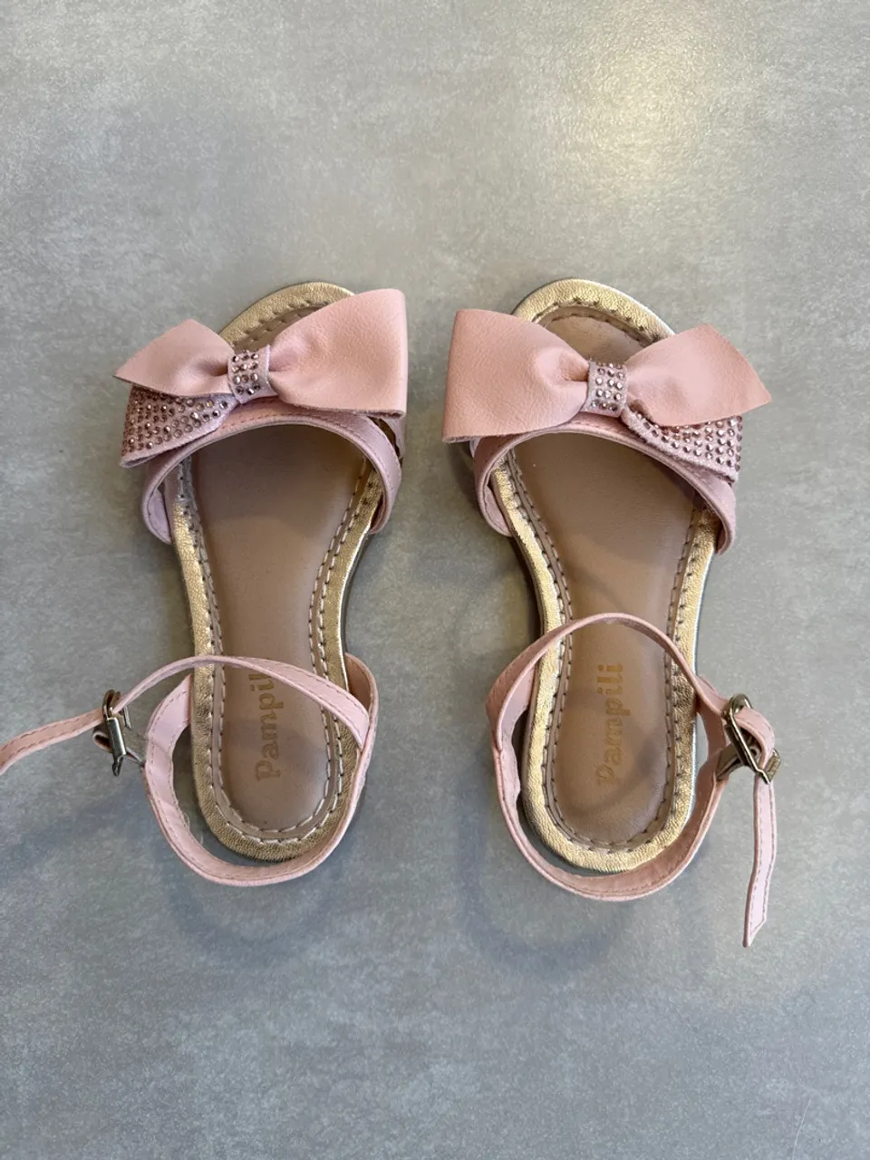 Sandálias Pampili Rosa com Laço - Conforto e Estilo para sua Princesa!