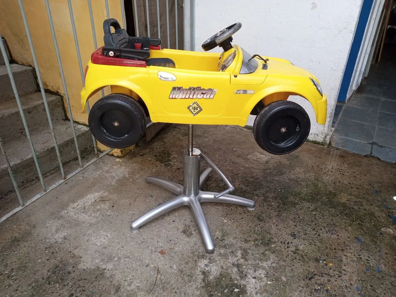 Cadeira de Barbeiro Infantil Carrinho - Foto 2