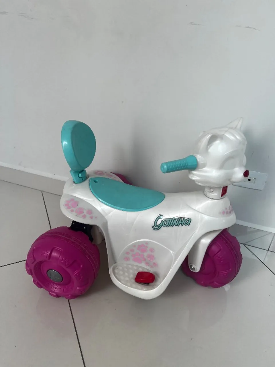 Triciclo elétrico infantil