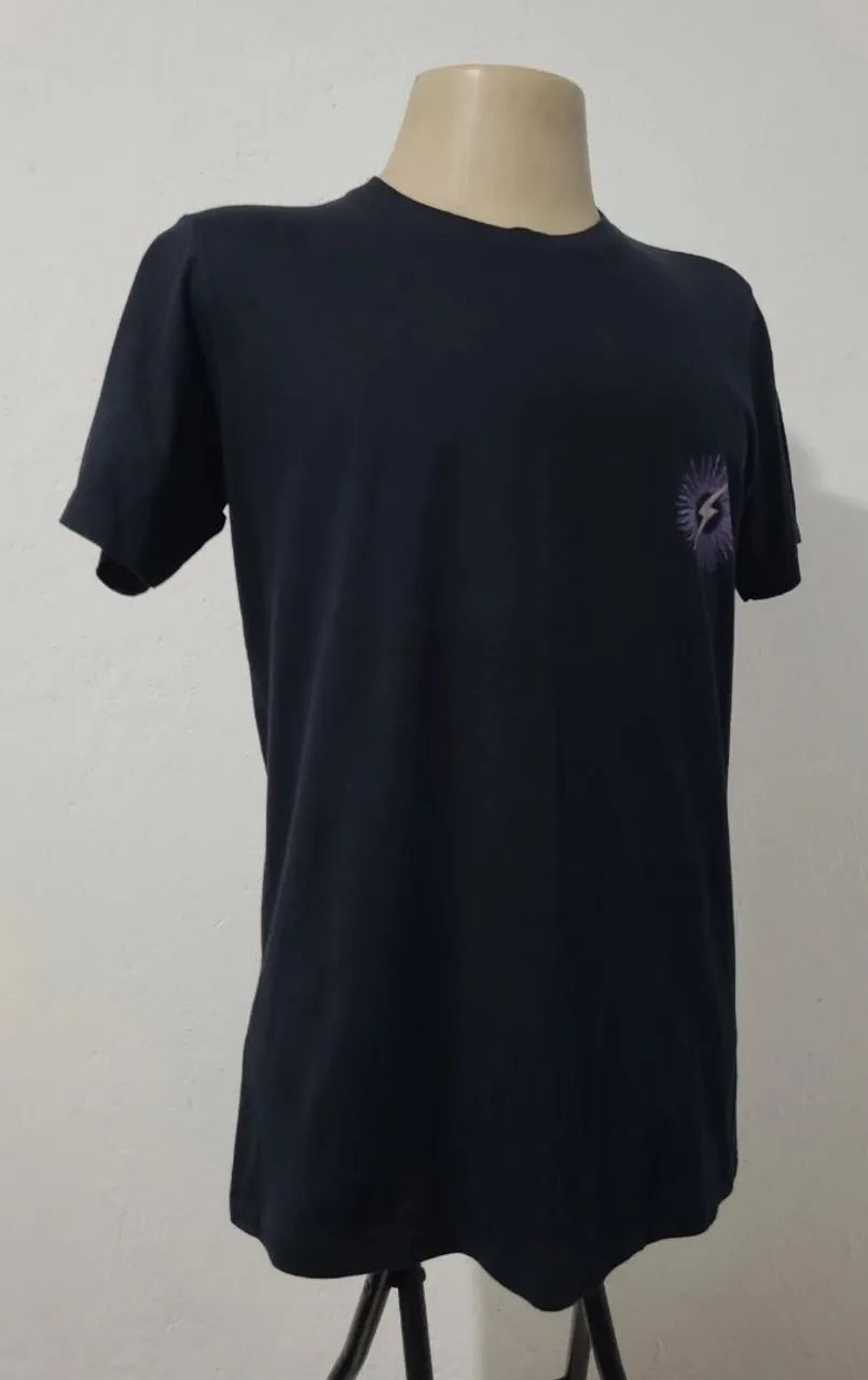 Camisa Preta tamanho M, bonita, confortável, design moderno, atual.  - Foto 3