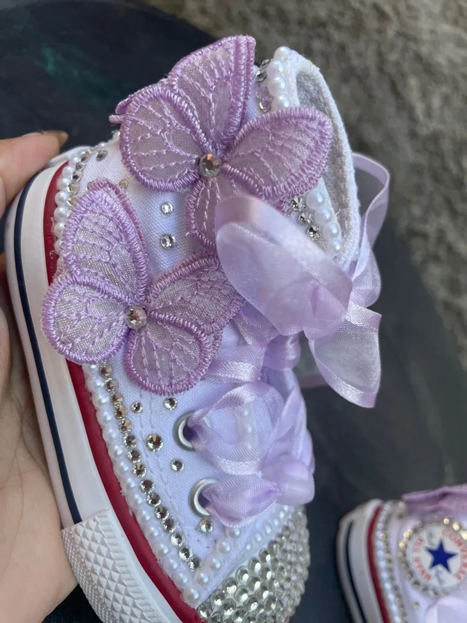 Tênis all star infantil customizado e com detalhes de borboletas 