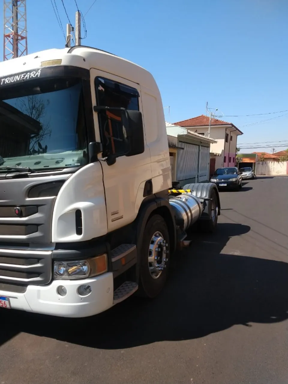 Scania P 360 4x2 ano 2013