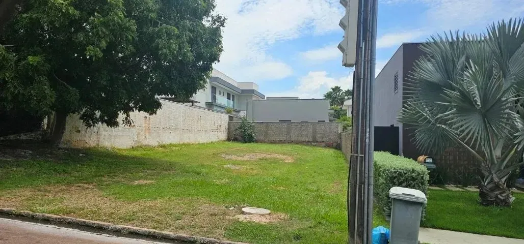 Terreno para venda possui 375 metros quadrados em Condomínio Belvedere - Cuiabá - MT