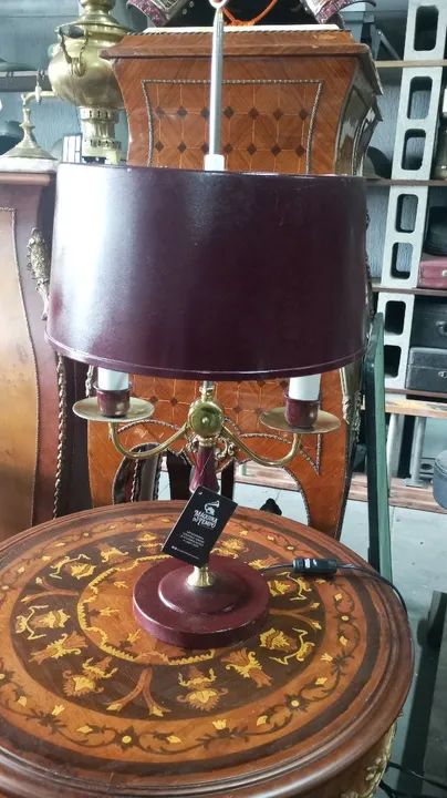 Abajur antigo funcionando 