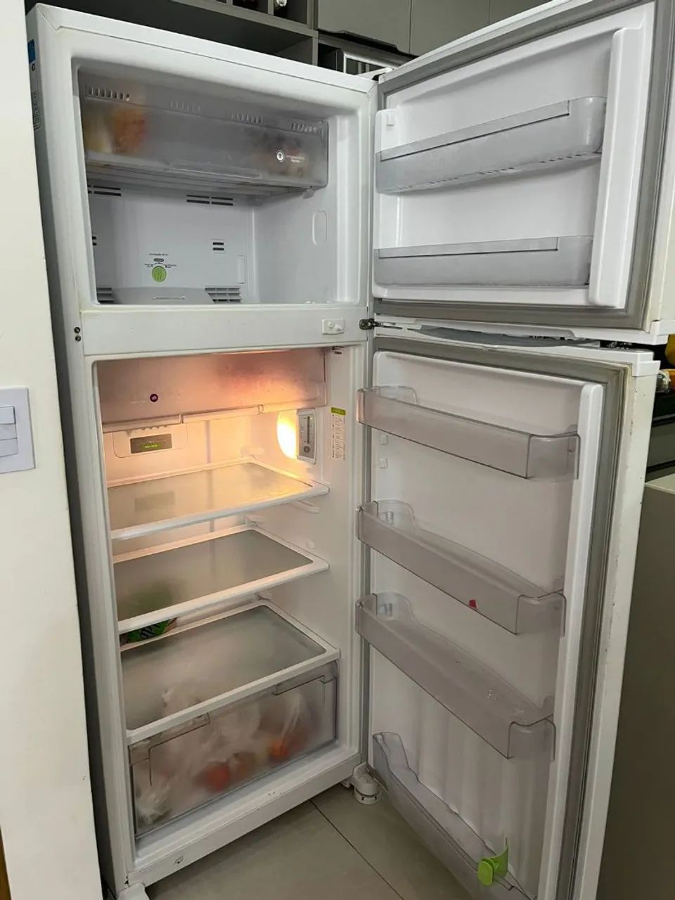 Vendo uma geladeira.  - Foto 3