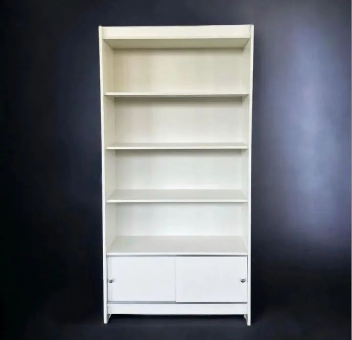 PRATELEIRA COM PORTA DE CORRER INFERIOR 