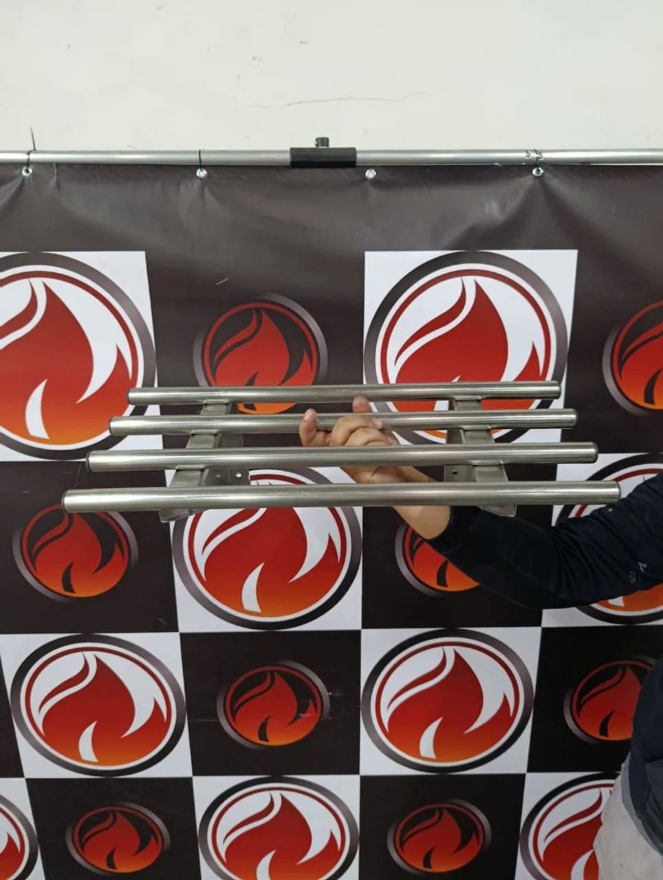 Prateleira tubular toda de inox usada em ótimo estado tenho 2 unidades disponíveis <br> - Foto 2