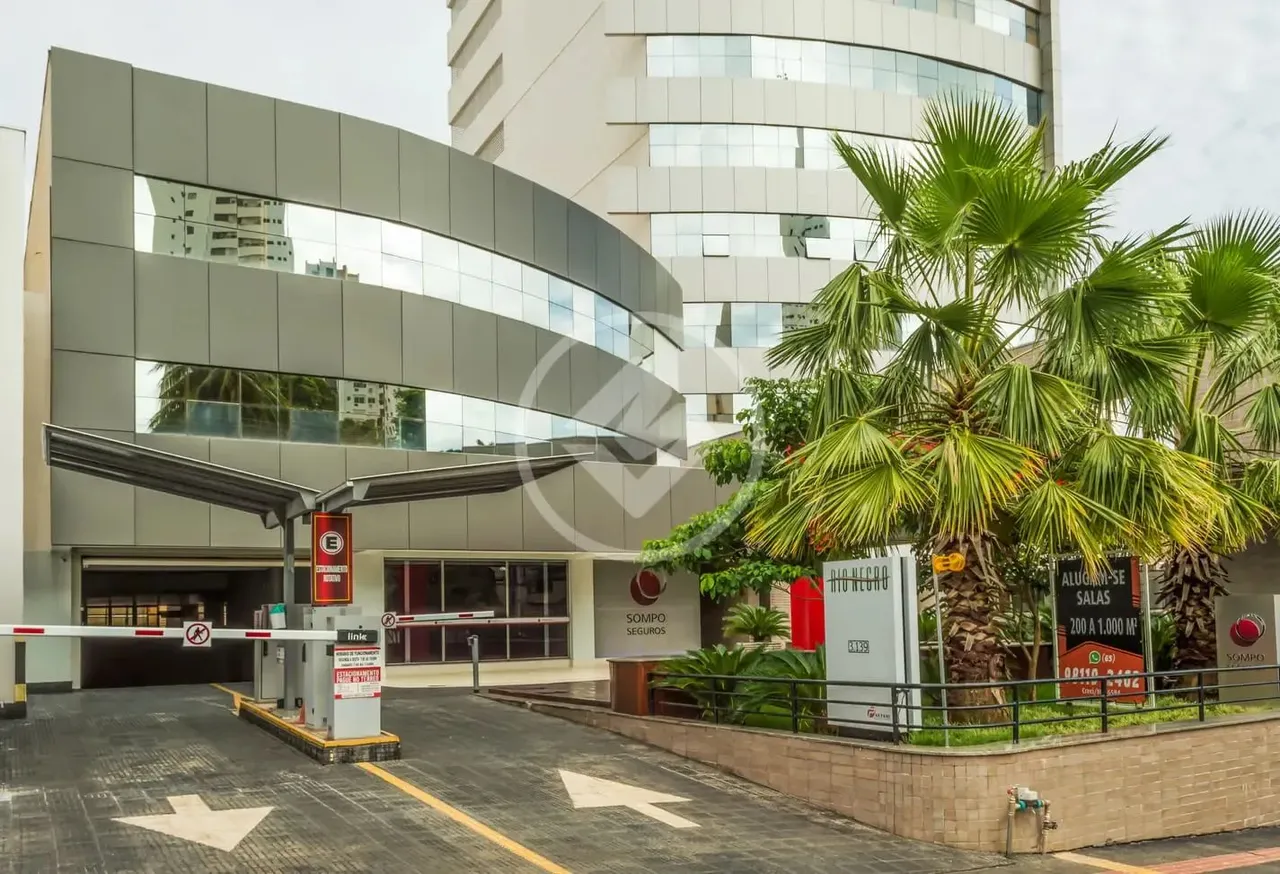 SALA COMERCIAL PARA LOCAÇÃO NO EDIFICIO RIO NEGRO - ÁREA TOTAL DE 440M2 - VALOR DE LOCAÇÃO