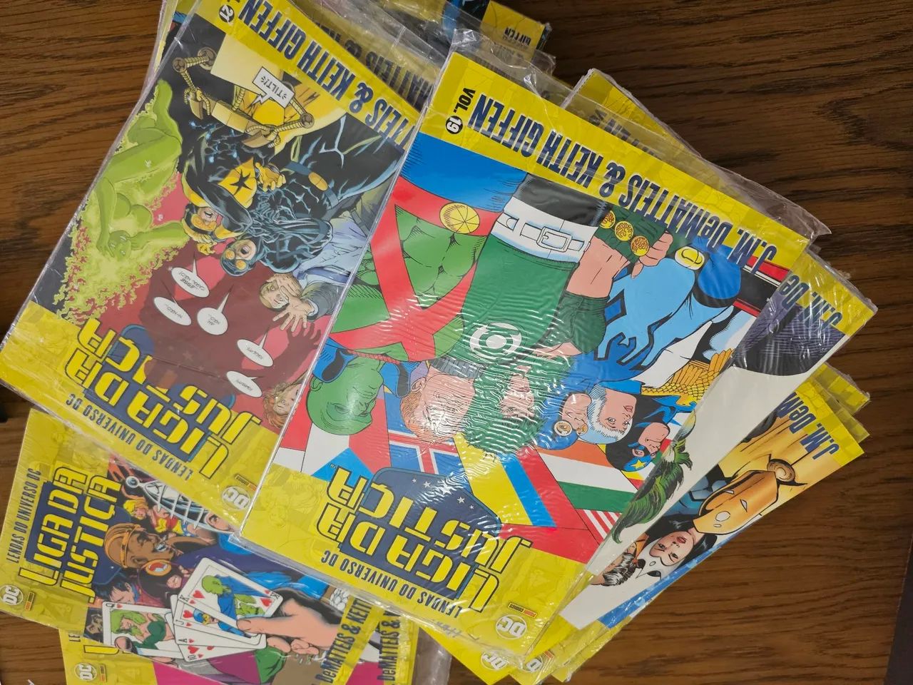 Lendas do Universo DC - Liga da Justiça Completa - Foto 2