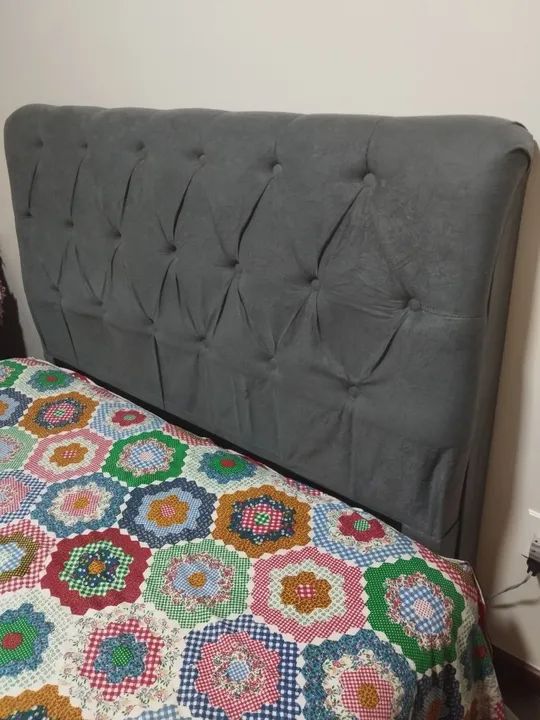 Cabeceira estofada cinza cama casal - Foto 4