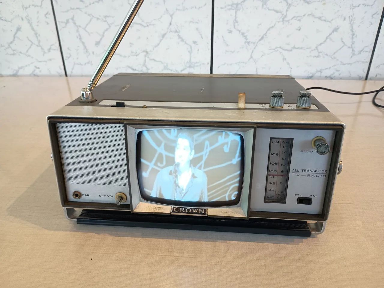 Tv com rádio crown ctv-12 funcionando vintage 