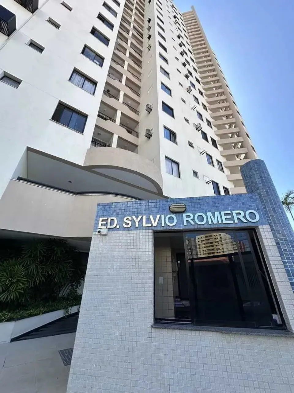 Apto na 13 de julho - Edf. Sylvio Romero