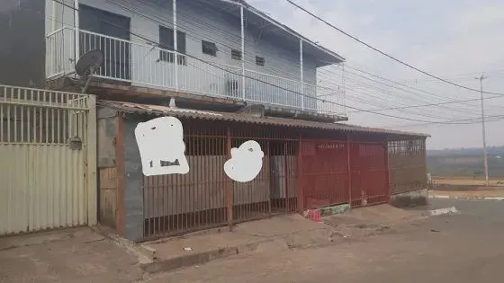 Excelente Oportunidade para quem quer investir Casa de Esquina...