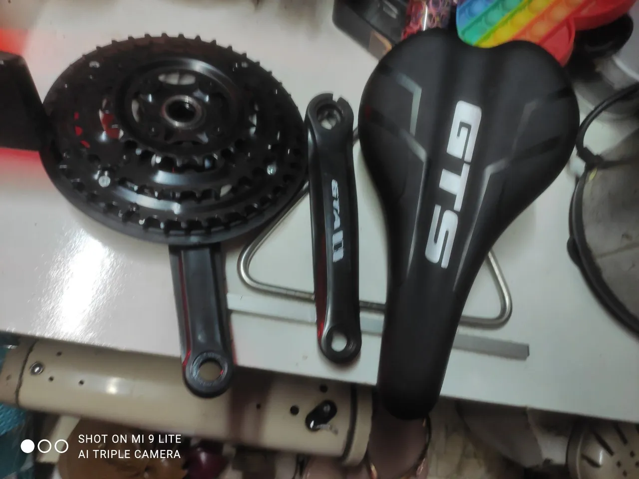 Selim GTS para bicicleta + duas peças