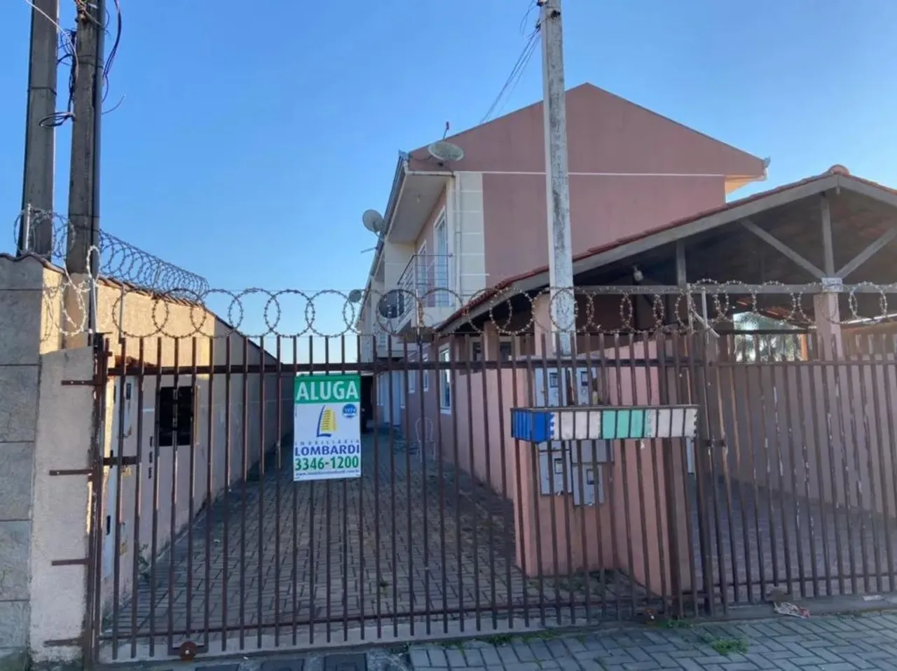 Sobrado com 2 quartos para alugar por R$ 1800.00, 90.00 m2 - PINHEIRINHO - CURITIBA/PR