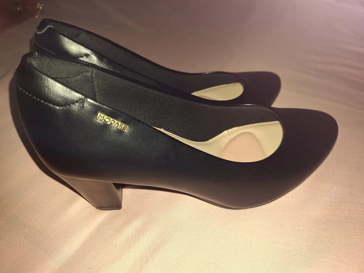 Sapatos de salto alto pretos