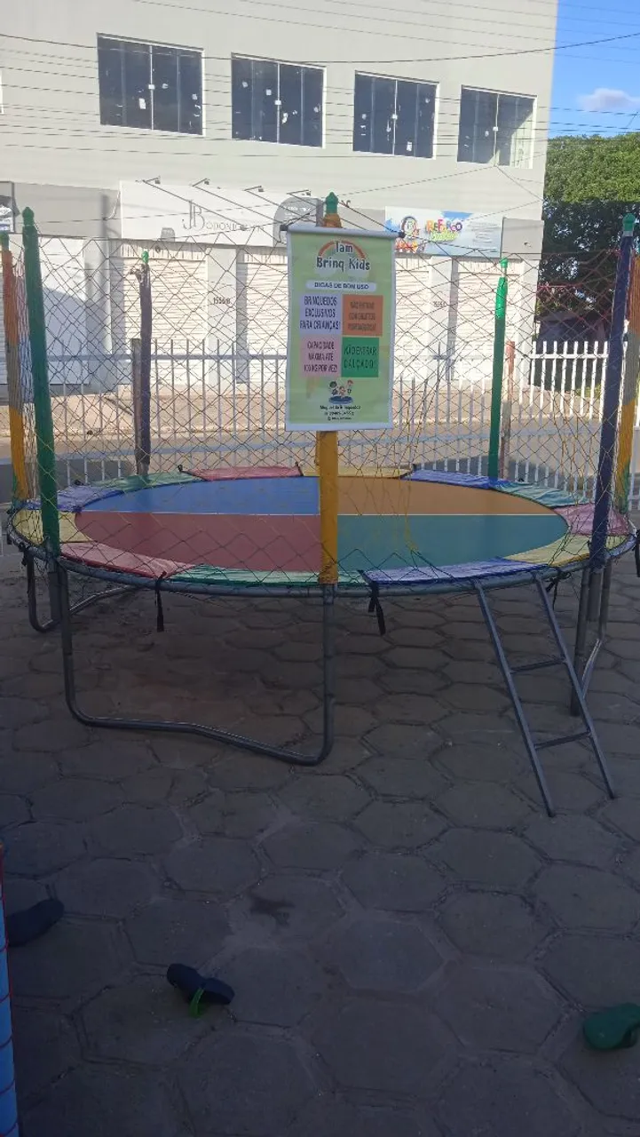 Pula pula Trampolím Infantil com Rede de Proteção