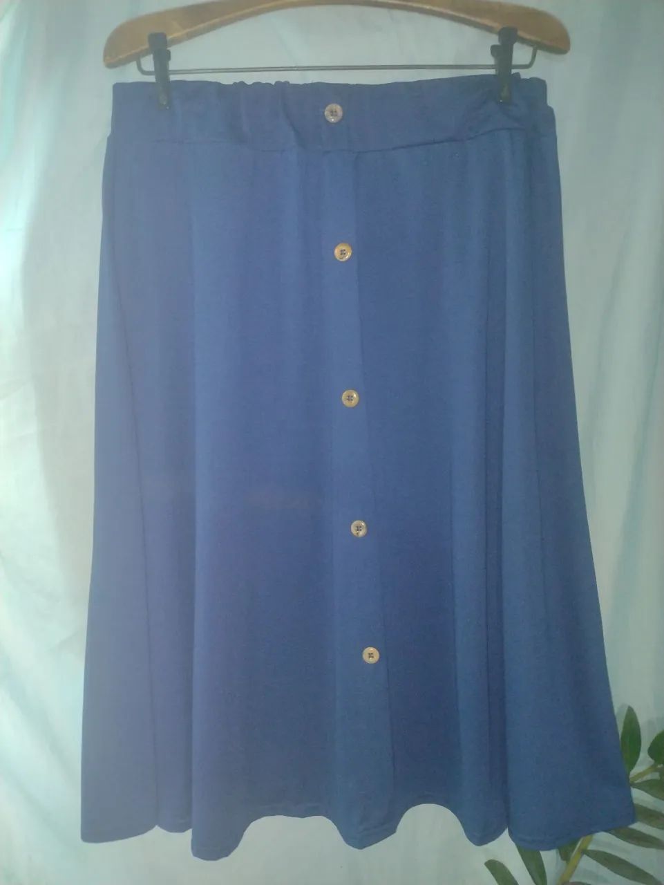 Saia Midi Azul com Botões - Elegância e Conforto